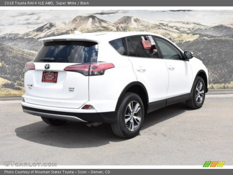 Super White / Black 2018 Toyota RAV4 XLE AWD