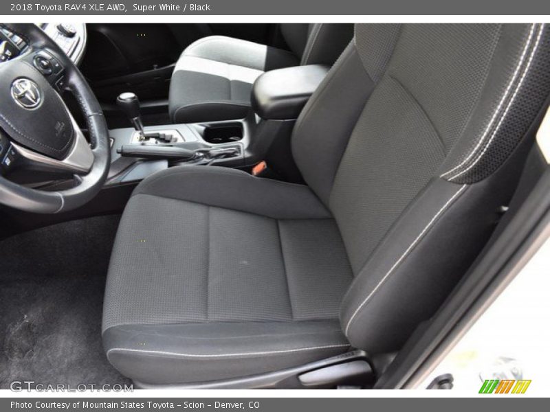 Super White / Black 2018 Toyota RAV4 XLE AWD