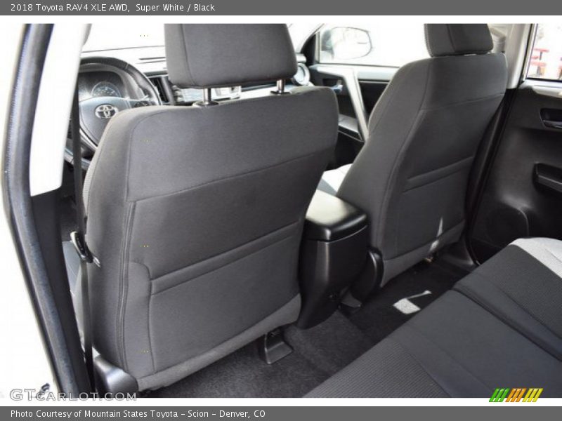 Super White / Black 2018 Toyota RAV4 XLE AWD