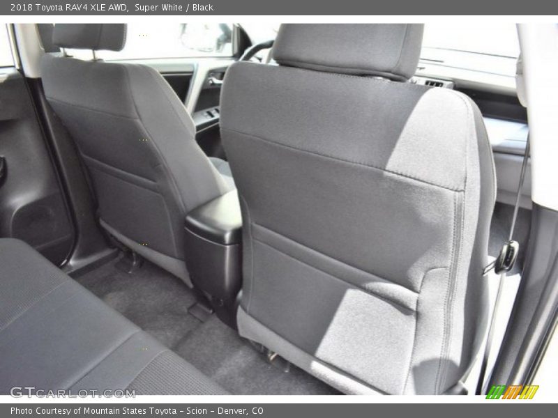 Super White / Black 2018 Toyota RAV4 XLE AWD
