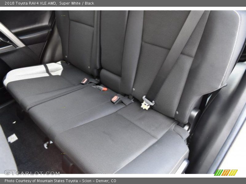 Super White / Black 2018 Toyota RAV4 XLE AWD