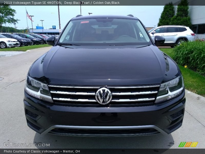 Deep Black Pearl / Golden Oak/Black 2019 Volkswagen Tiguan SE 4MOTION