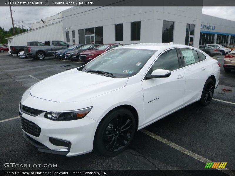 Front 3/4 View of 2018 Malibu LT