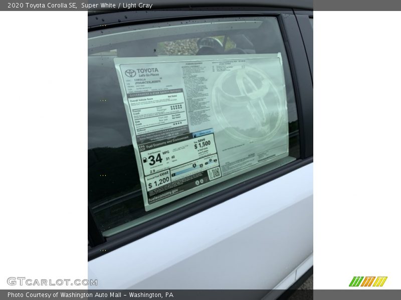 Super White / Light Gray 2020 Toyota Corolla SE