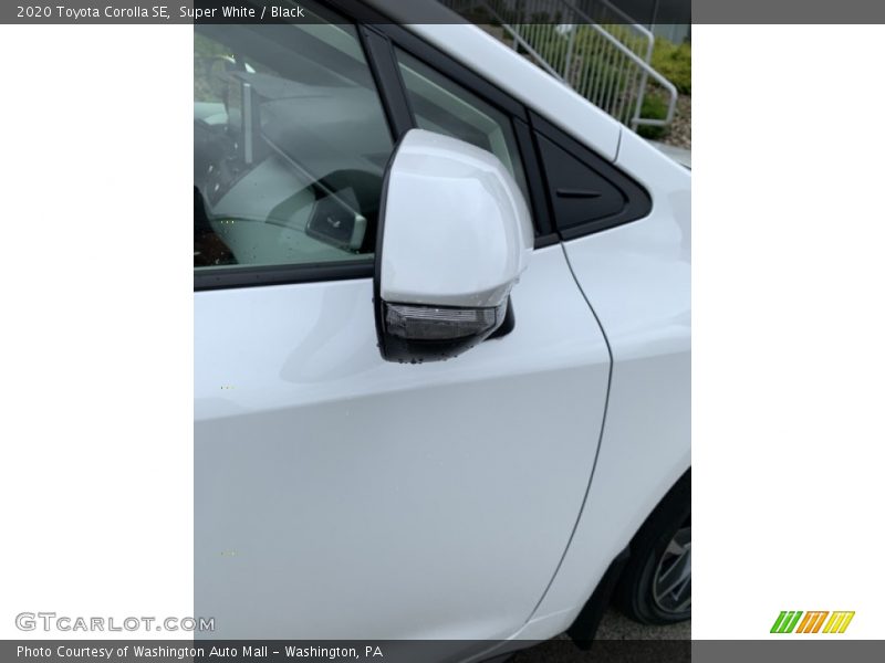 Super White / Black 2020 Toyota Corolla SE