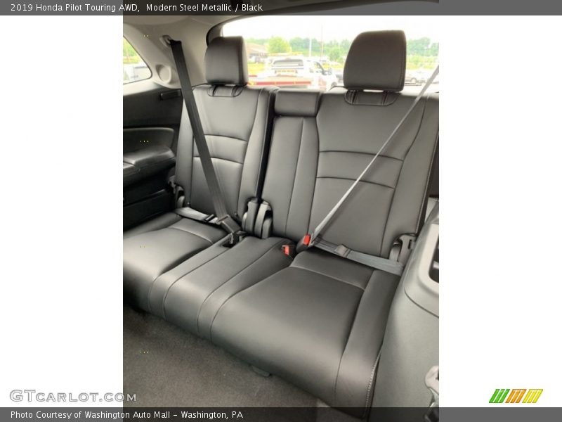 Modern Steel Metallic / Black 2019 Honda Pilot Touring AWD