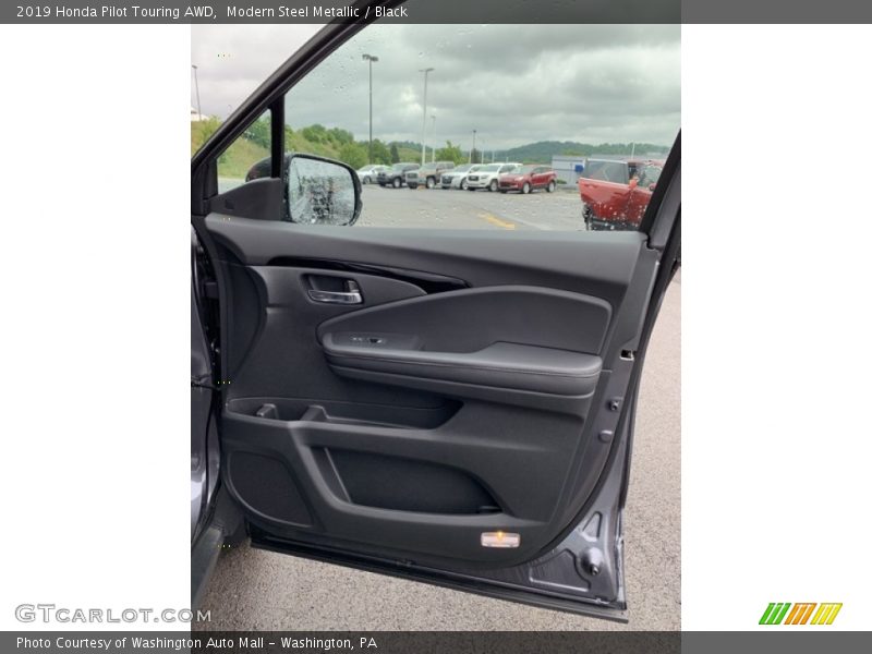 Modern Steel Metallic / Black 2019 Honda Pilot Touring AWD