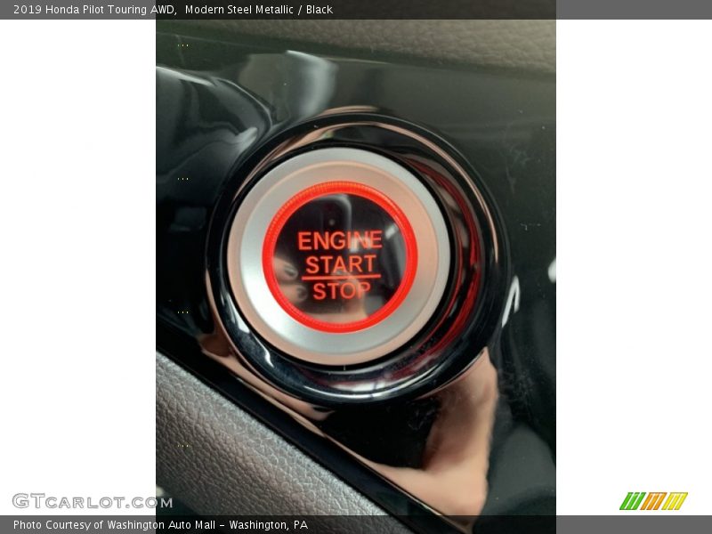 Modern Steel Metallic / Black 2019 Honda Pilot Touring AWD