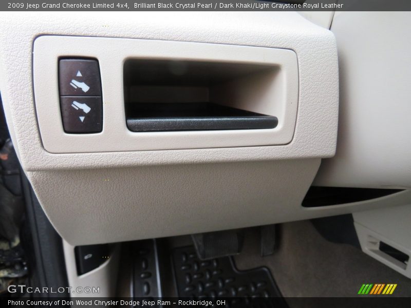 Brilliant Black Crystal Pearl / Dark Khaki/Light Graystone Royal Leather 2009 Jeep Grand Cherokee Limited 4x4