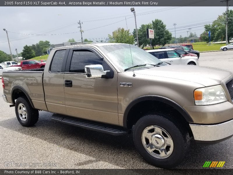 Arizona Beige Metallic / Medium Flint/Dark Flint Grey 2005 Ford F150 XLT SuperCab 4x4