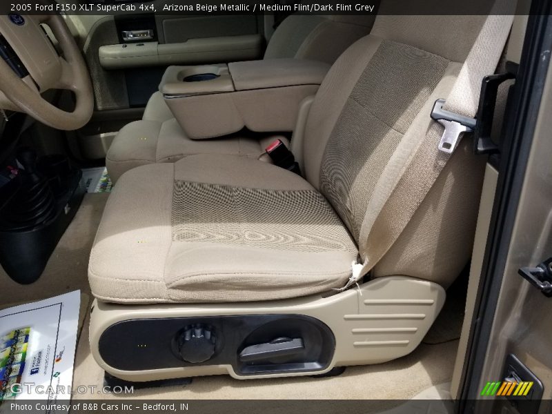 Arizona Beige Metallic / Medium Flint/Dark Flint Grey 2005 Ford F150 XLT SuperCab 4x4