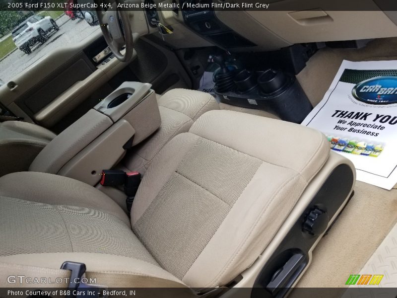 Arizona Beige Metallic / Medium Flint/Dark Flint Grey 2005 Ford F150 XLT SuperCab 4x4