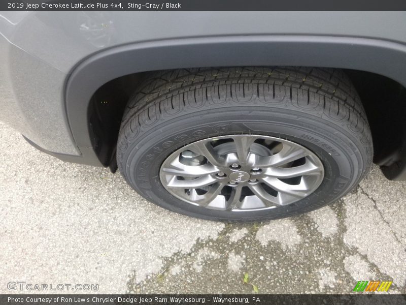 Sting-Gray / Black 2019 Jeep Cherokee Latitude Plus 4x4