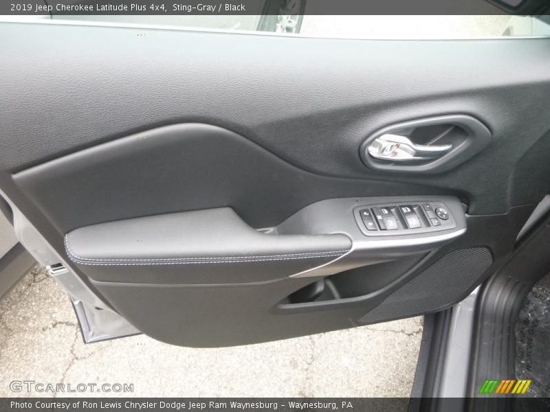 Sting-Gray / Black 2019 Jeep Cherokee Latitude Plus 4x4