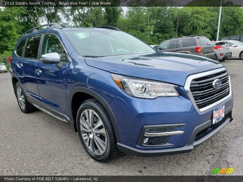 Front 3/4 View of 2019 Ascent Touring