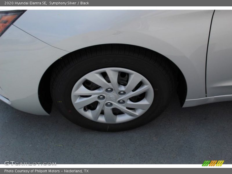 Symphony Silver / Black 2020 Hyundai Elantra SE
