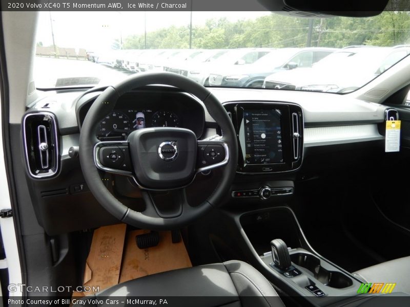  2020 XC40 T5 Momentum AWD Charcoal Interior