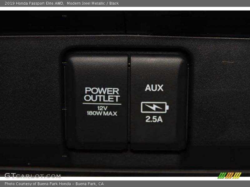 Modern Steel Metallic / Black 2019 Honda Passport Elite AWD