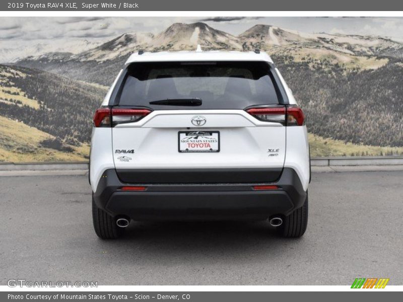 Super White / Black 2019 Toyota RAV4 XLE