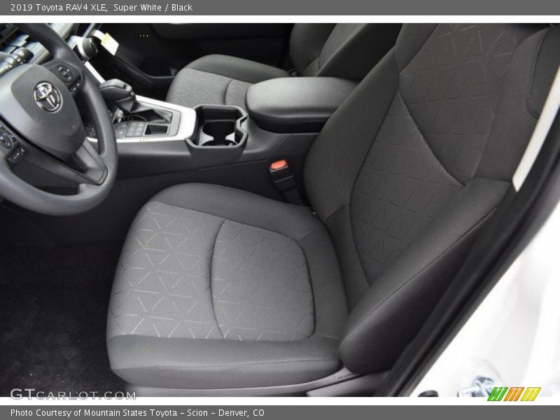 Super White / Black 2019 Toyota RAV4 XLE