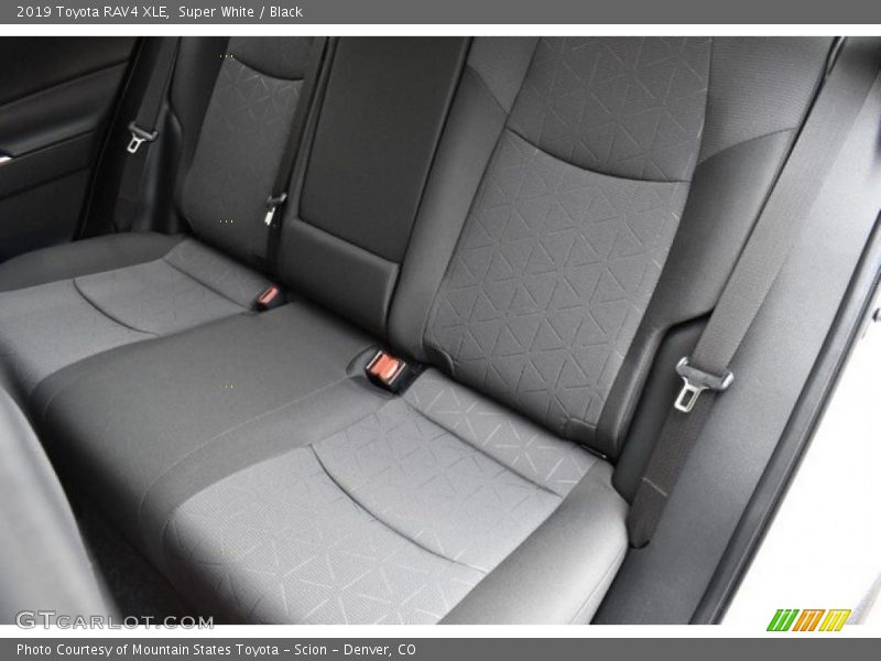 Super White / Black 2019 Toyota RAV4 XLE