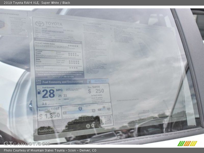 Super White / Black 2019 Toyota RAV4 XLE