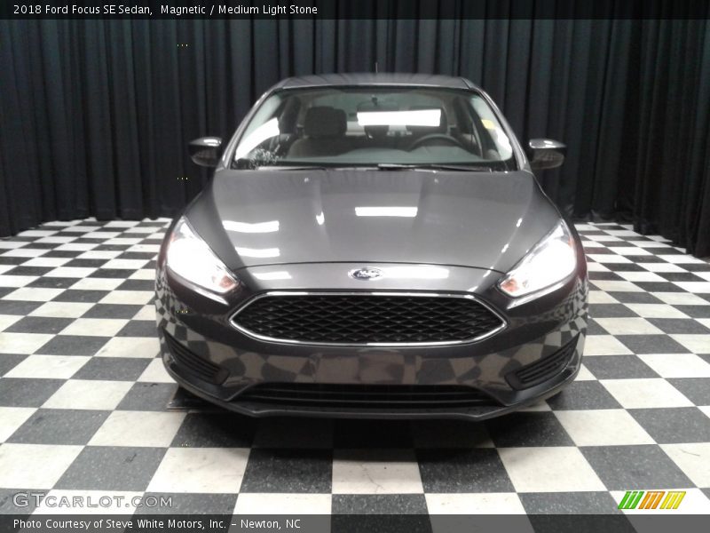 Magnetic / Medium Light Stone 2018 Ford Focus SE Sedan