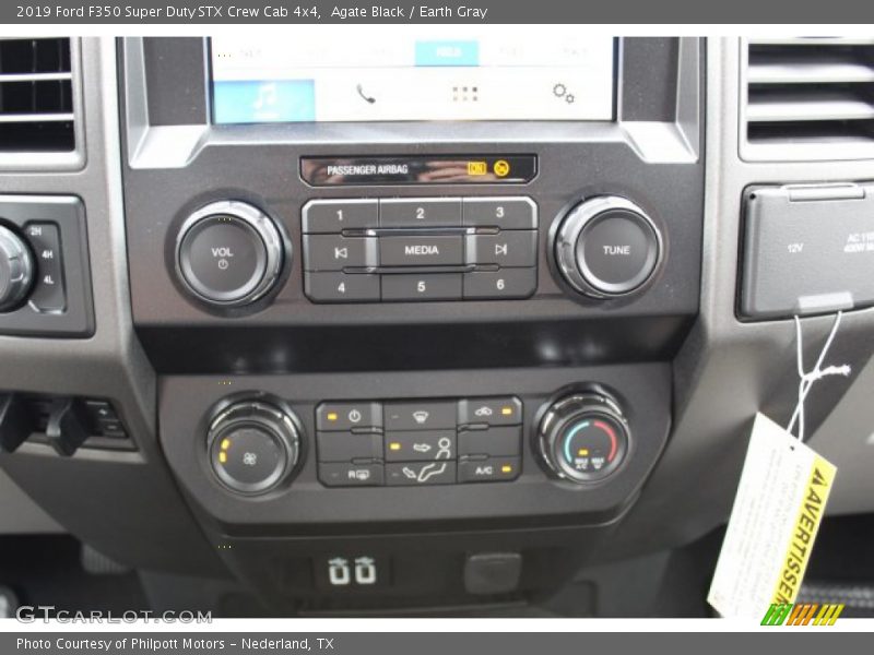 Agate Black / Earth Gray 2019 Ford F350 Super Duty STX Crew Cab 4x4