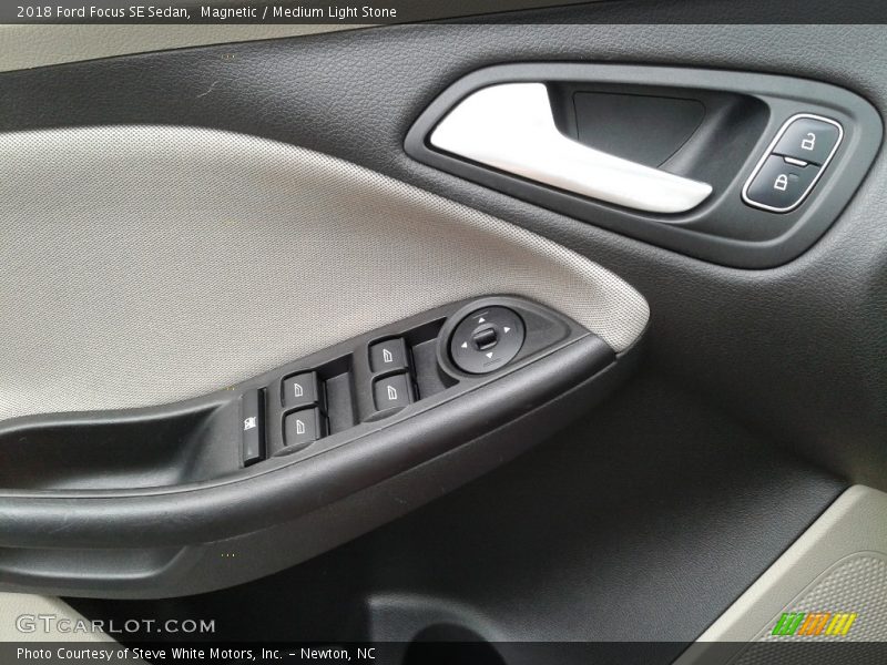 Magnetic / Medium Light Stone 2018 Ford Focus SE Sedan