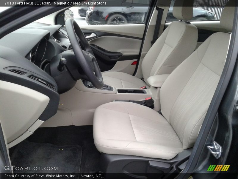 Magnetic / Medium Light Stone 2018 Ford Focus SE Sedan