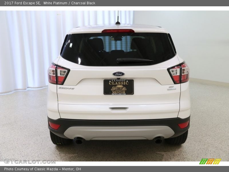 White Platinum / Charcoal Black 2017 Ford Escape SE