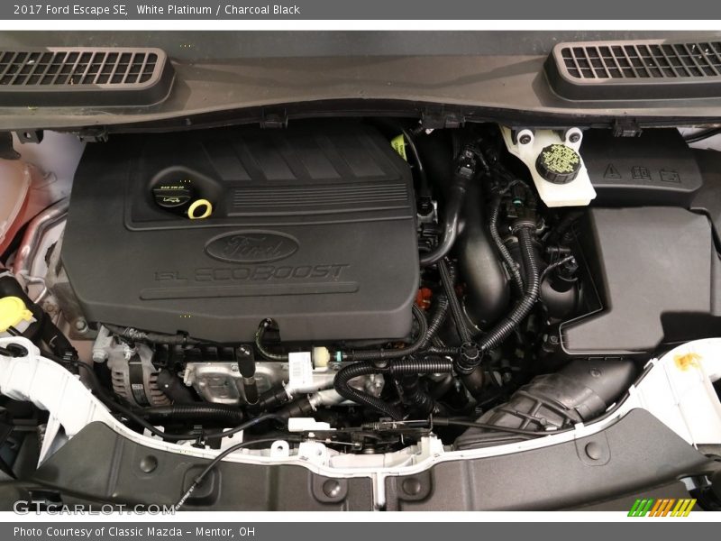White Platinum / Charcoal Black 2017 Ford Escape SE