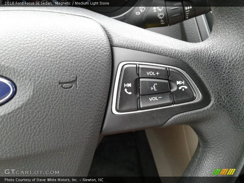 Magnetic / Medium Light Stone 2018 Ford Focus SE Sedan
