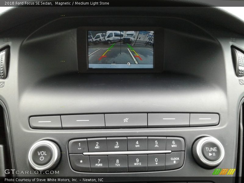 Magnetic / Medium Light Stone 2018 Ford Focus SE Sedan