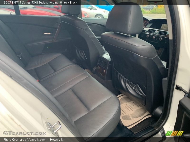 Alpine White / Black 2005 BMW 5 Series 530i Sedan