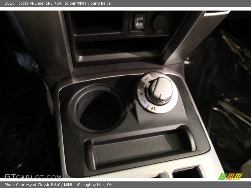 Super White / Sand Beige 2016 Toyota 4Runner SR5 4x4