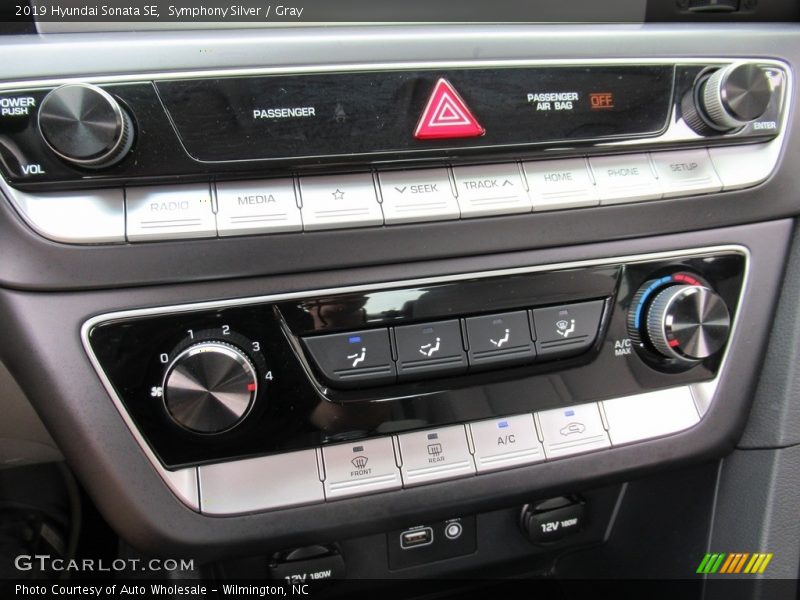 Symphony Silver / Gray 2019 Hyundai Sonata SE