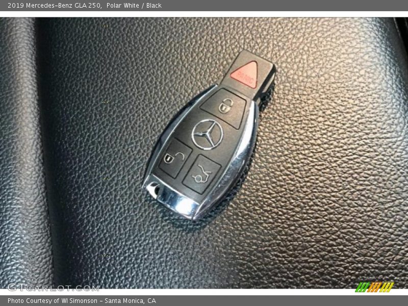 Polar White / Black 2019 Mercedes-Benz GLA 250