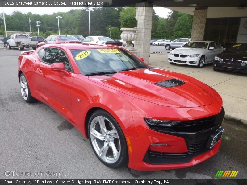 Front 3/4 View of 2019 Camaro SS Coupe
