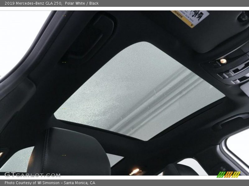 Polar White / Black 2019 Mercedes-Benz GLA 250