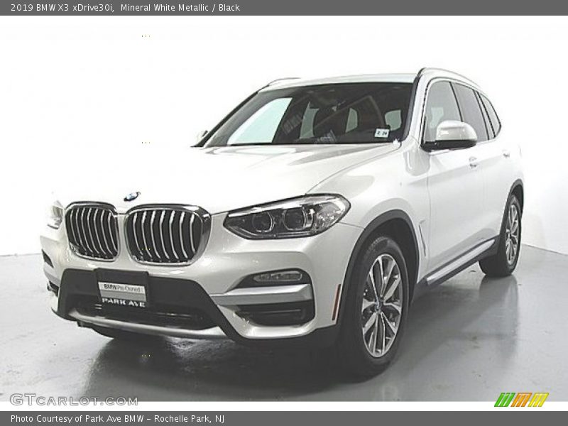 Mineral White Metallic / Black 2019 BMW X3 xDrive30i