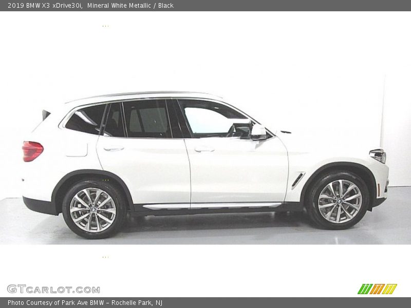 Mineral White Metallic / Black 2019 BMW X3 xDrive30i