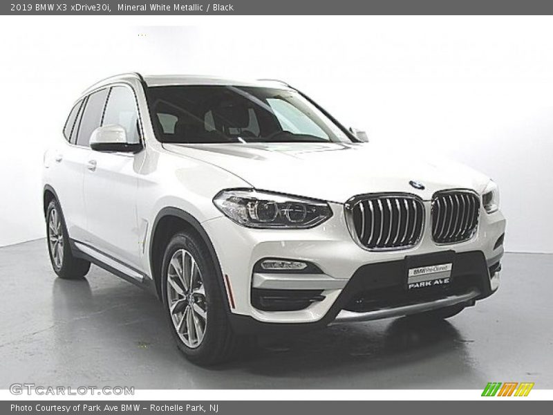 Mineral White Metallic / Black 2019 BMW X3 xDrive30i