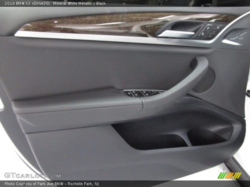 Mineral White Metallic / Black 2019 BMW X3 xDrive30i