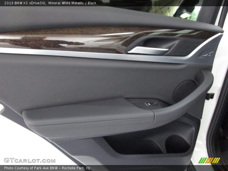 Mineral White Metallic / Black 2019 BMW X3 xDrive30i