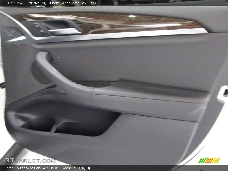 Mineral White Metallic / Black 2019 BMW X3 xDrive30i