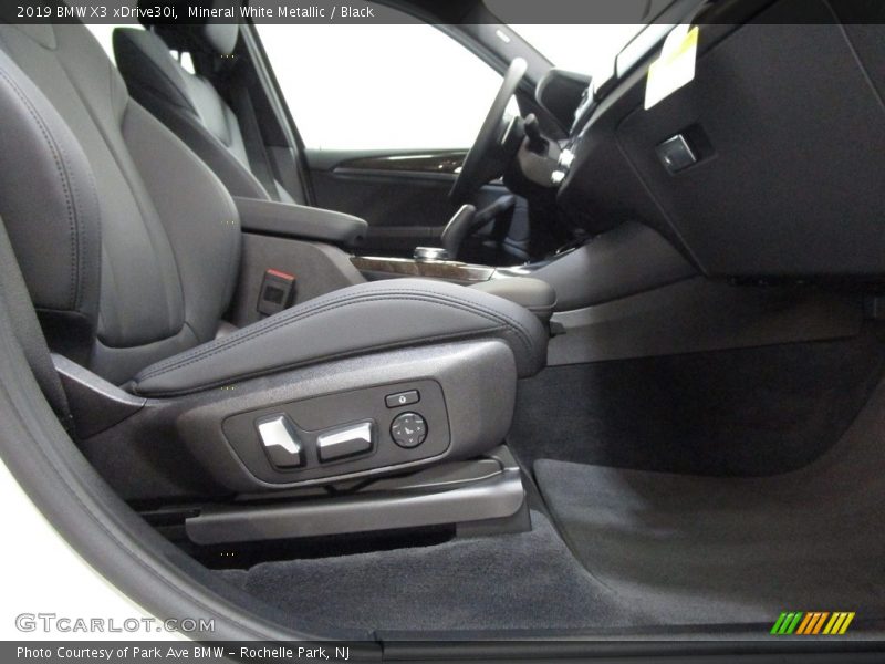 Mineral White Metallic / Black 2019 BMW X3 xDrive30i
