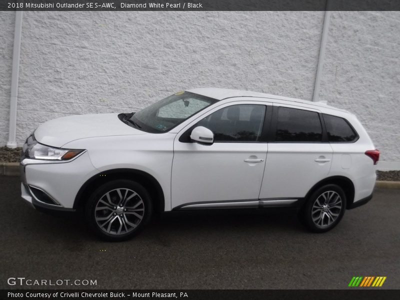 Diamond White Pearl / Black 2018 Mitsubishi Outlander SE S-AWC