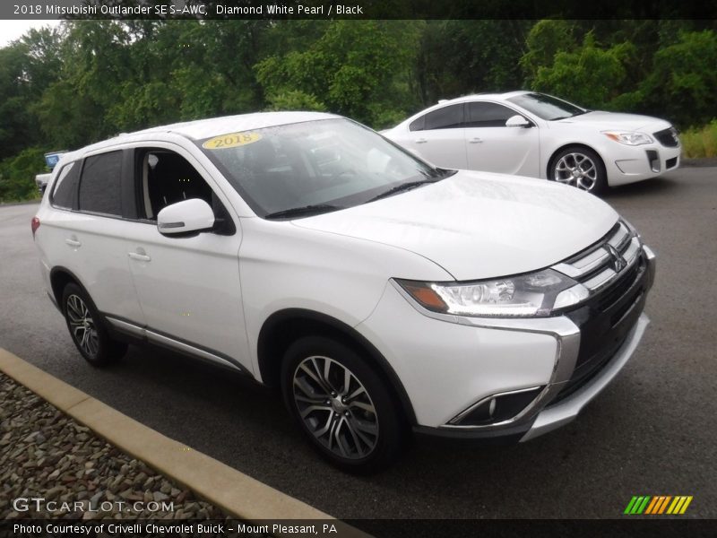 Diamond White Pearl / Black 2018 Mitsubishi Outlander SE S-AWC