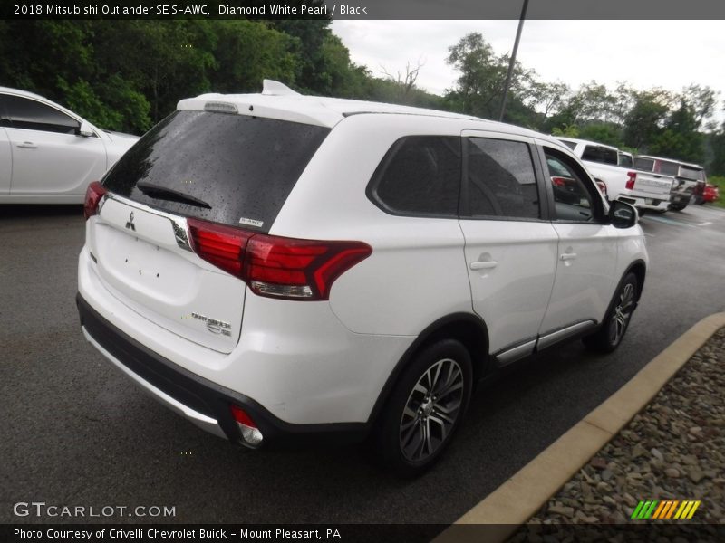 Diamond White Pearl / Black 2018 Mitsubishi Outlander SE S-AWC